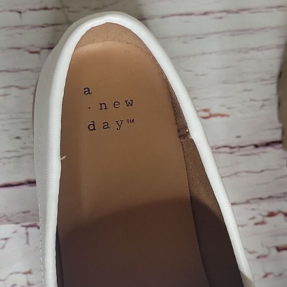 A NEW DAY Danica Off White Lug Sole Loafers Size 7 NWOT - Picture 6 of 8